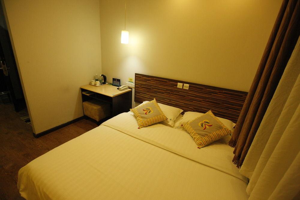 Zhong An Hotel Beijing Former Residence Of Journalist Edgar Snow -Free Laundry Service,Free Freshly Ground Coffee,Provide Tourism And Ticketing Service ,English Service ,Near Tian'Anmen Forbidden City,Wangfujing Walking Street المظهر الخارجي الصورة