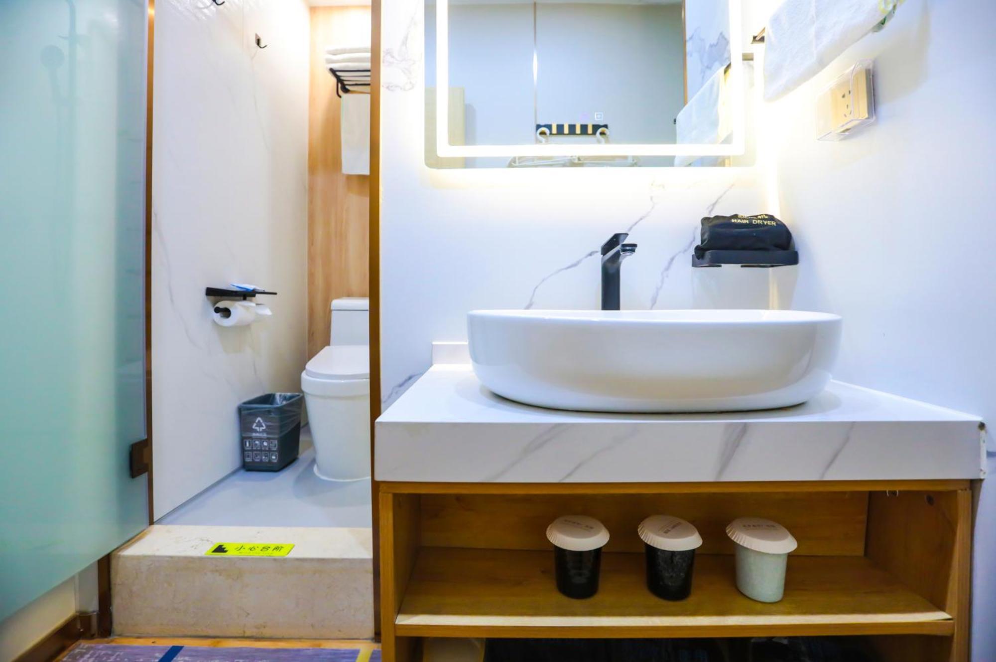 Zhong An Hotel Beijing Former Residence Of Journalist Edgar Snow -Free Laundry Service,Free Freshly Ground Coffee,Provide Tourism And Ticketing Service ,English Service ,Near Tian'Anmen Forbidden City,Wangfujing Walking Street المظهر الخارجي الصورة