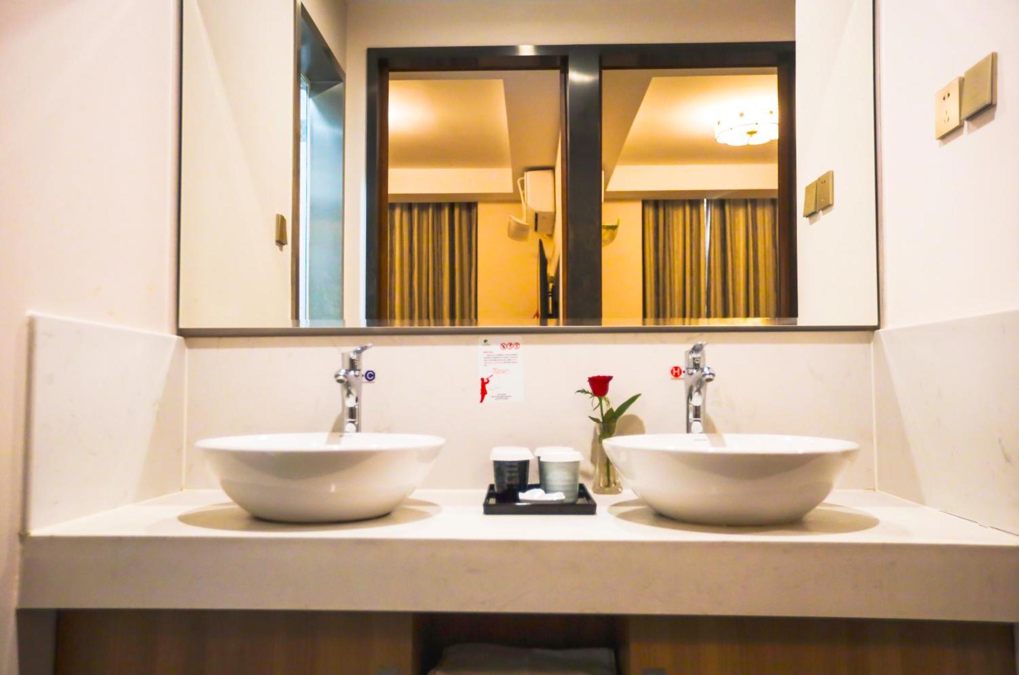 Zhong An Hotel Beijing Former Residence Of Journalist Edgar Snow -Free Laundry Service,Free Freshly Ground Coffee,Provide Tourism And Ticketing Service ,English Service ,Near Tian'Anmen Forbidden City,Wangfujing Walking Street المظهر الخارجي الصورة