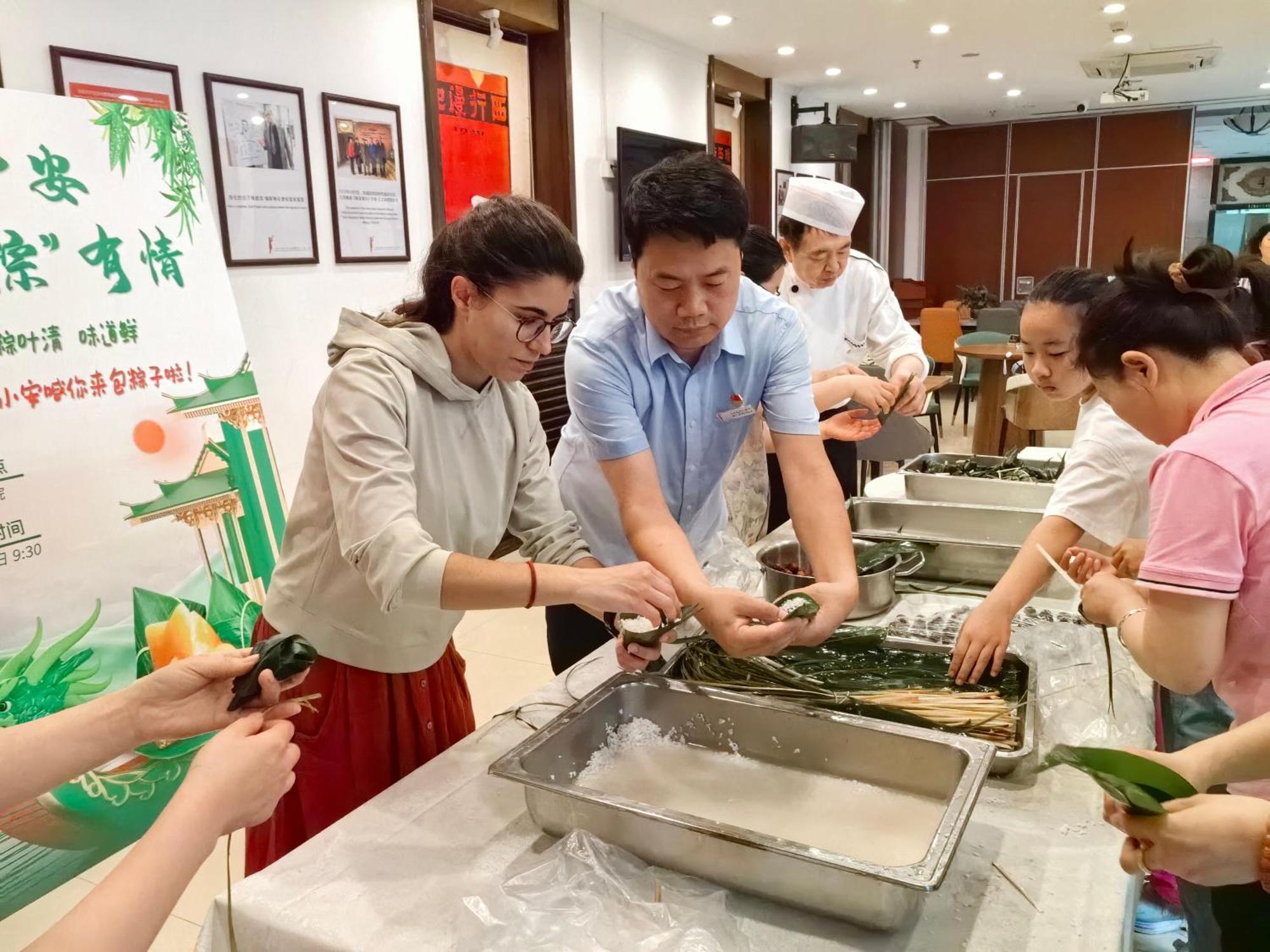 Zhong An Hotel Beijing Former Residence Of Journalist Edgar Snow -Free Laundry Service,Free Freshly Ground Coffee,Provide Tourism And Ticketing Service ,English Service ,Near Tian'Anmen Forbidden City,Wangfujing Walking Street المظهر الخارجي الصورة